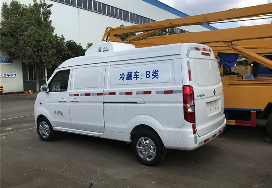 國(guó)六金杯X30L面包冷藏車(chē)圖片