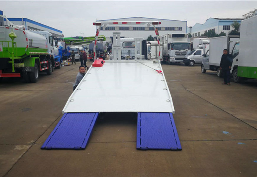 東風(fēng)多利卡藍(lán)牌一拖二清障車(chē)國(guó)六