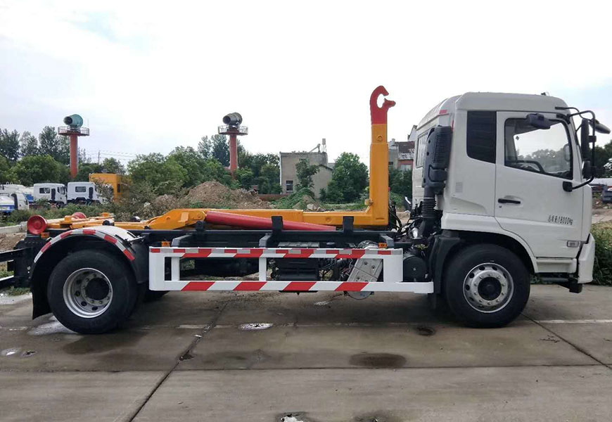 東風(fēng)天錦鉤臂垃圾車(chē)圖片