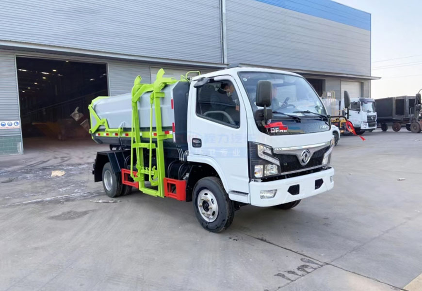 東風(fēng)小多利卡側(cè)裝掛桶垃圾車(chē)