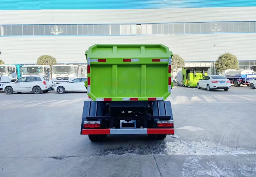 東風(fēng)小多利卡側(cè)裝掛桶垃圾車(chē)