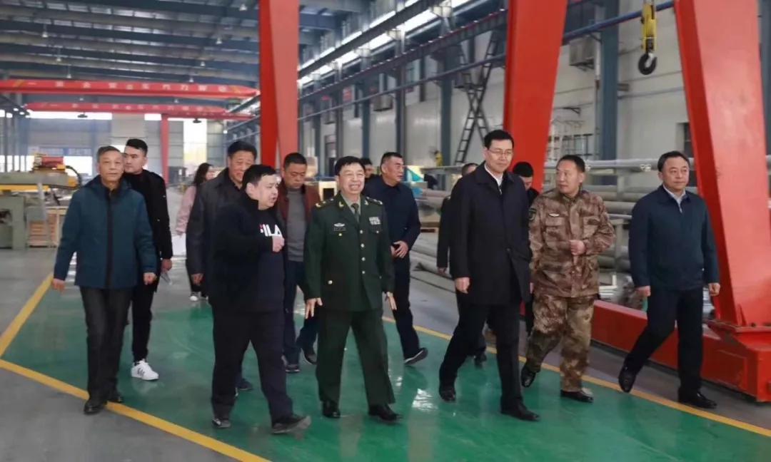 湖北省軍區(qū)、隨州市黨委領(lǐng)導人指導程力專汽產(chǎn)業(yè)走高質(zhì)量發(fā)展之路