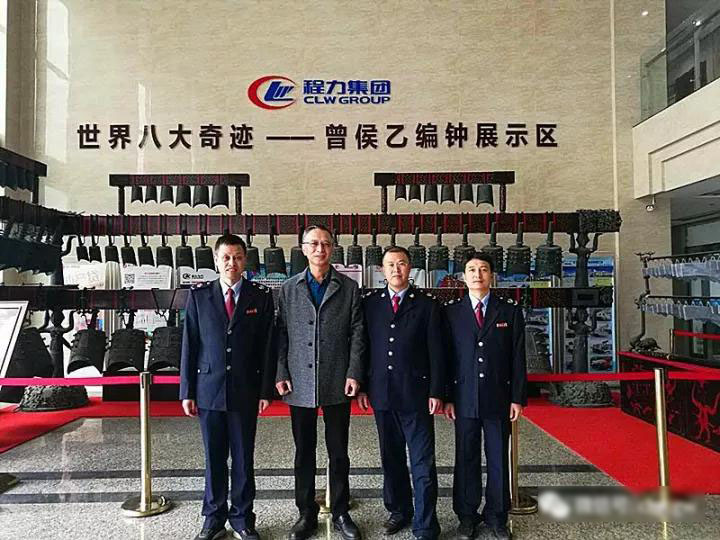 曾都區(qū)南郊國(guó)稅分局局長(zhǎng)率隊(duì)到程力汽車集團(tuán)考察調(diào)研指導(dǎo)工作